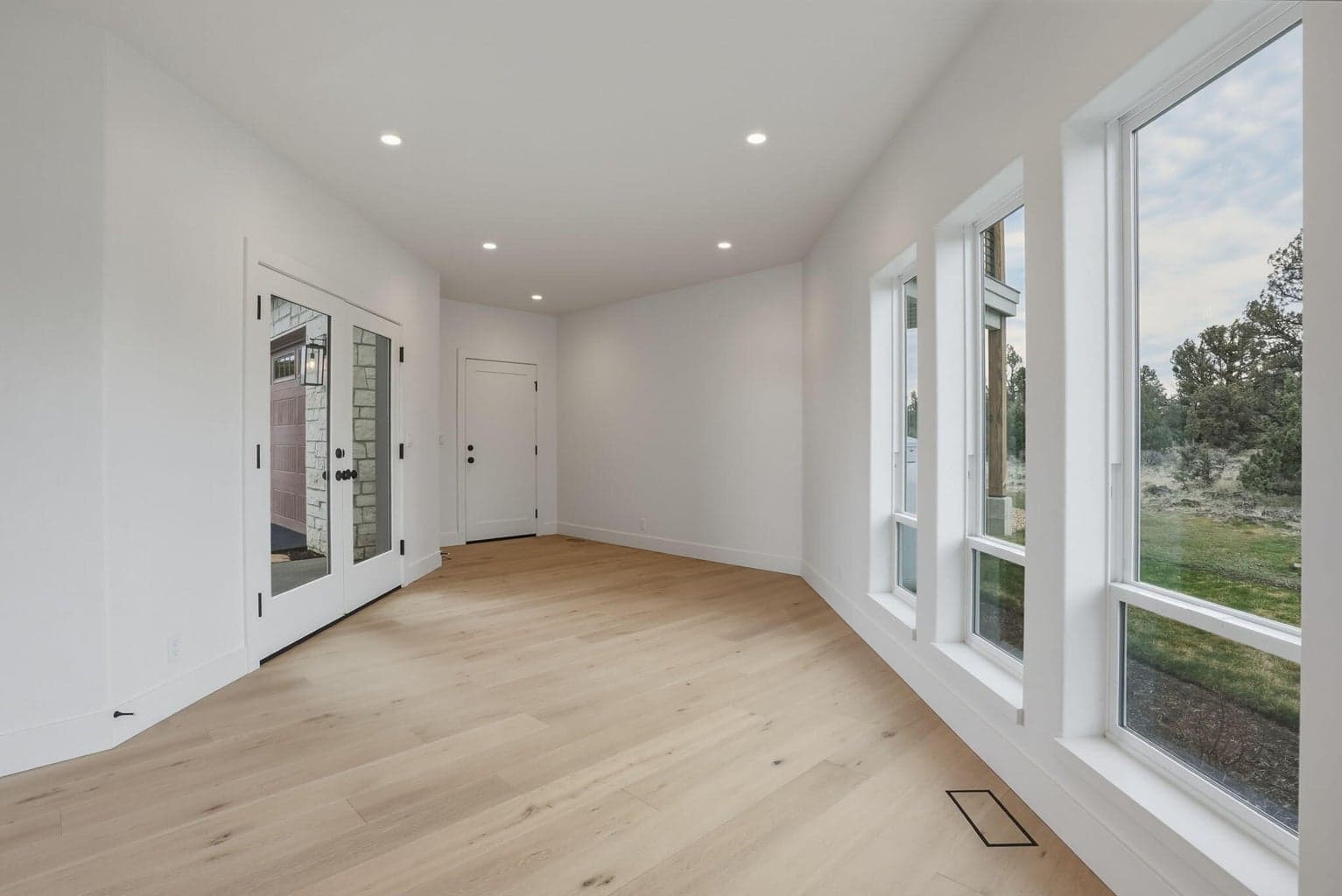 Photo of 7780 SW Wickiup Avenue 34 of 58