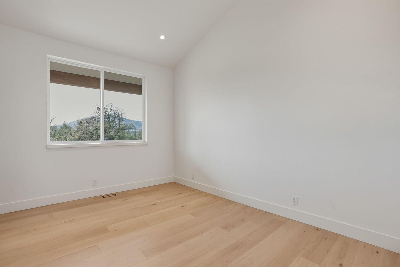 Photo of 7780 SW Wickiup Avenue 27 of 58