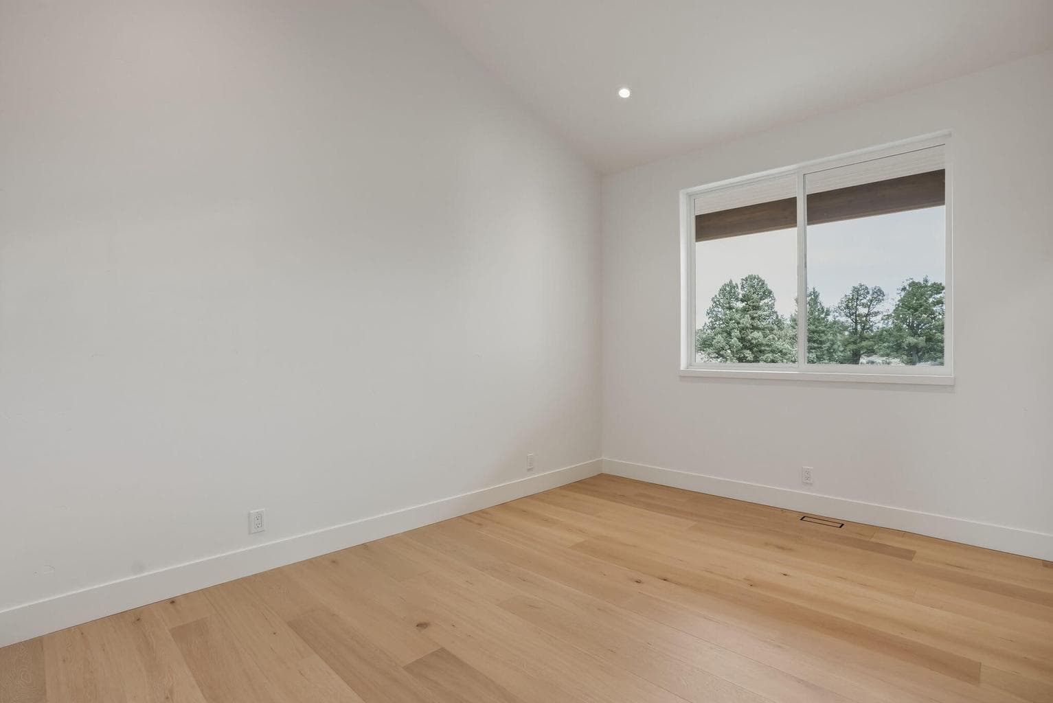 Photo of 7780 SW Wickiup Avenue 30 of 58