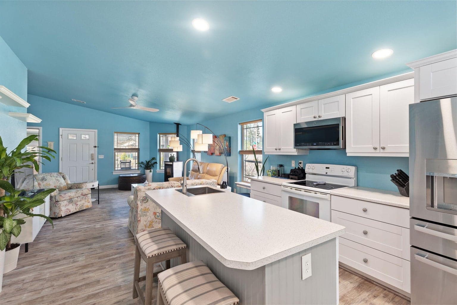 kitchen island w/prep sink- perfect for entertaining!
