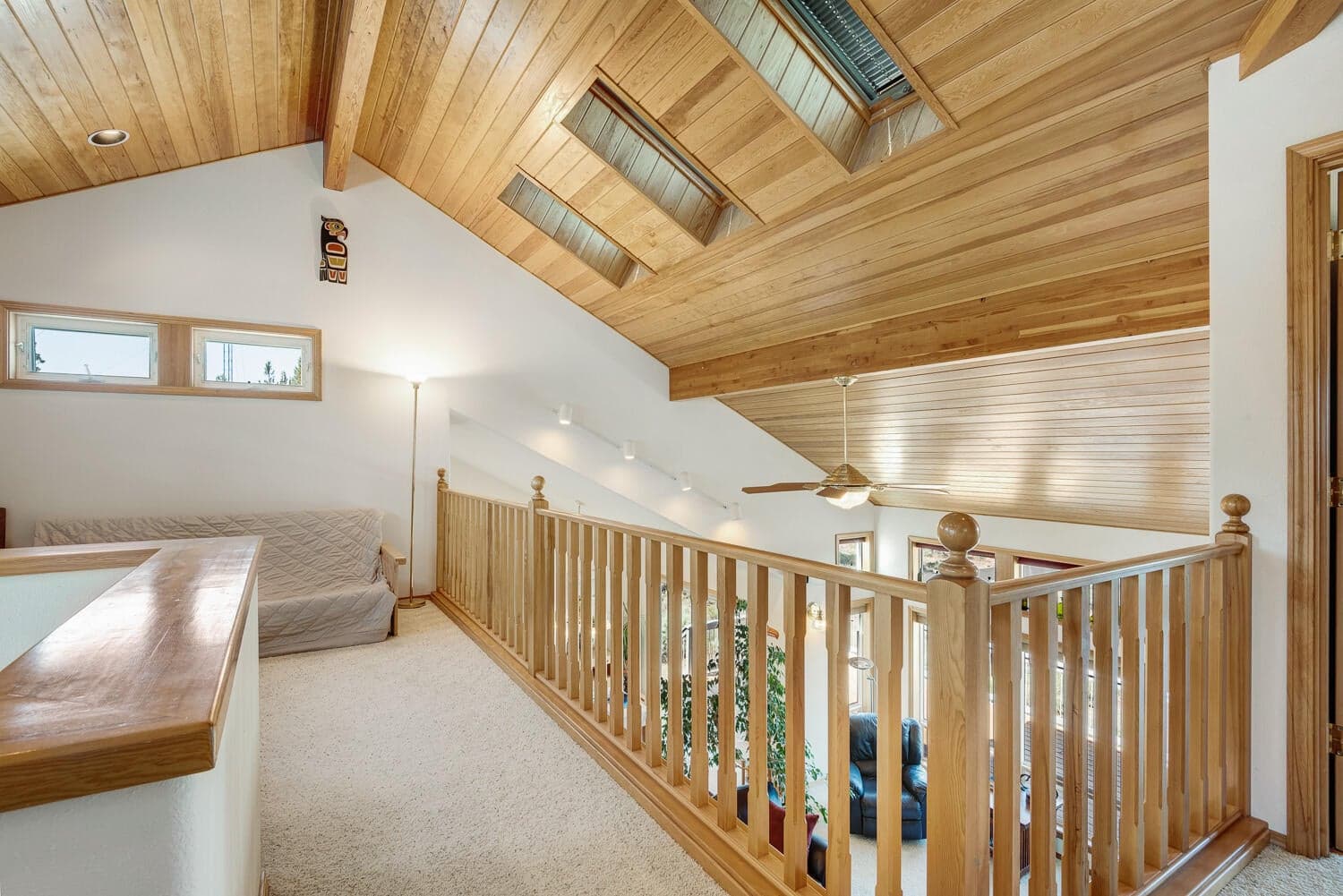 Light & bright loft area