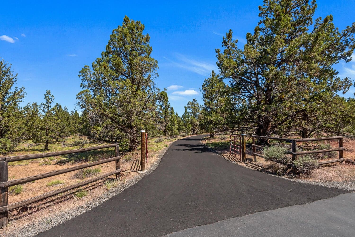 Gated & paved driveway
