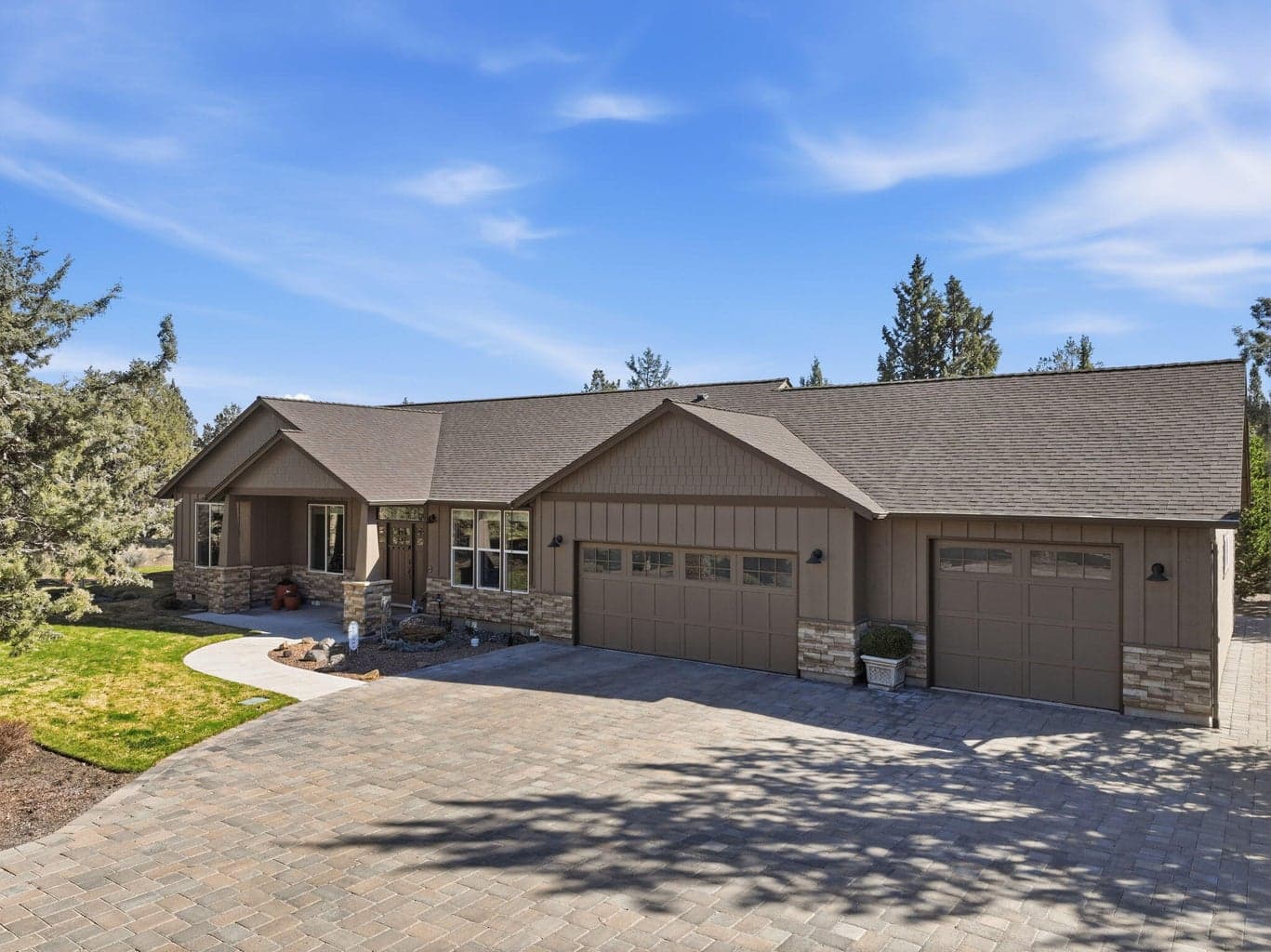 Photo of 2440 Linnet Lane 2 of 43