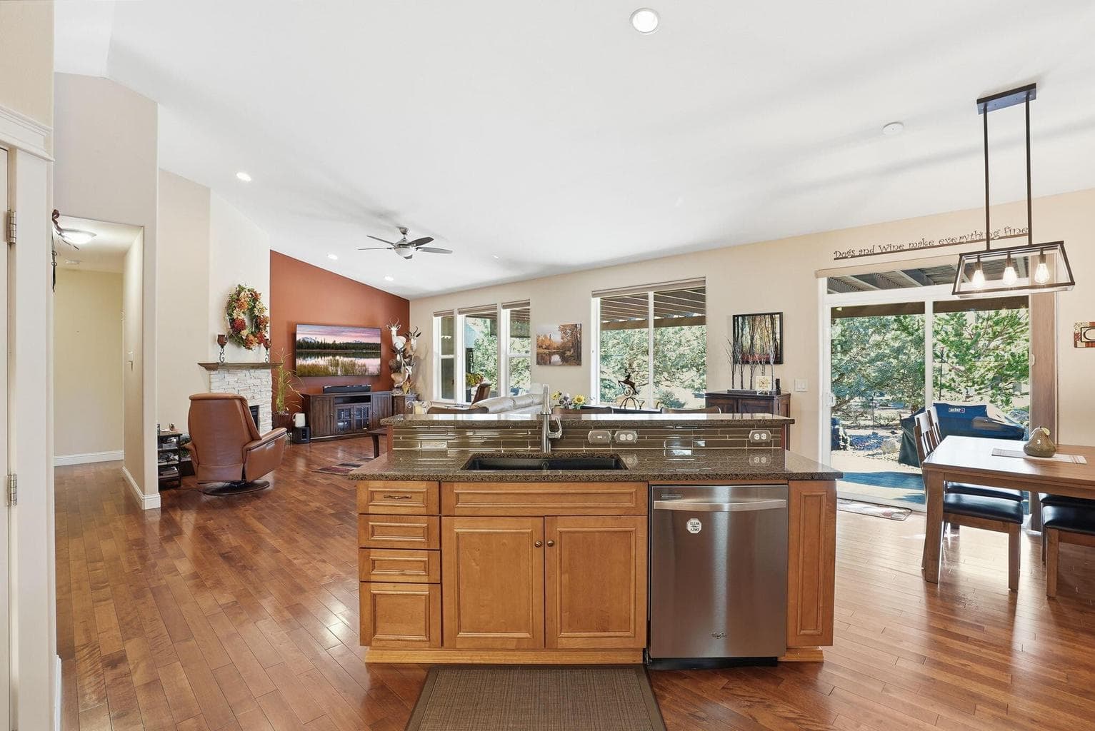 Photo of 2440 Linnet Lane 11 of 43