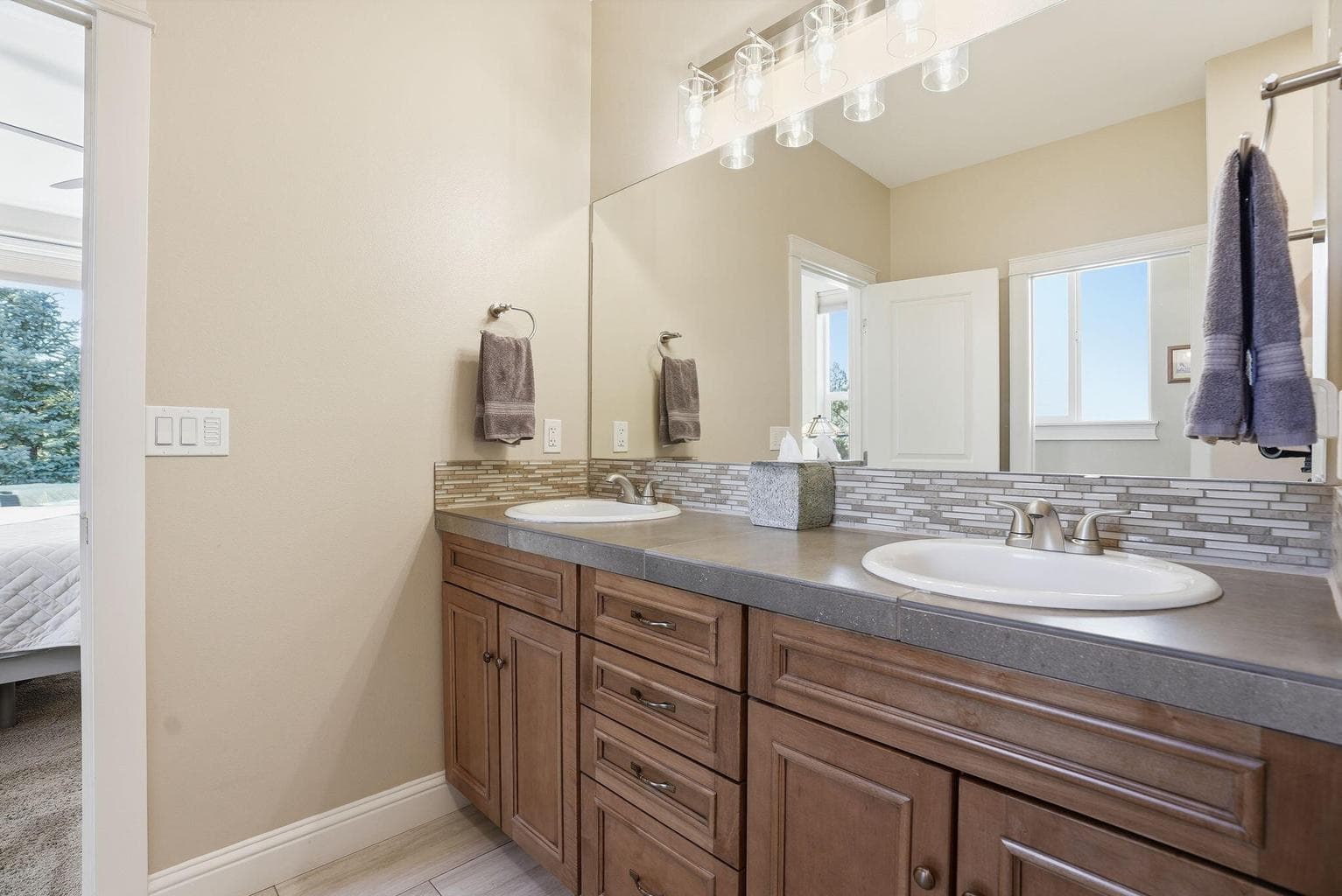 Photo of 2440 Linnet Lane 19 of 43