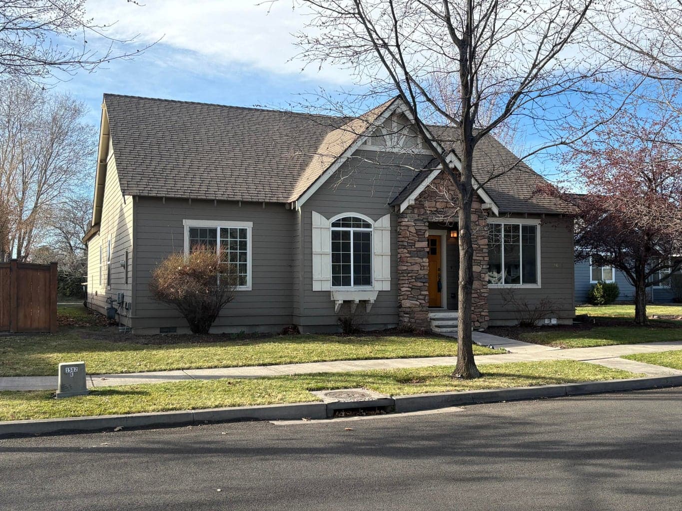 Photo of 1642 Hemlock 2 of 20