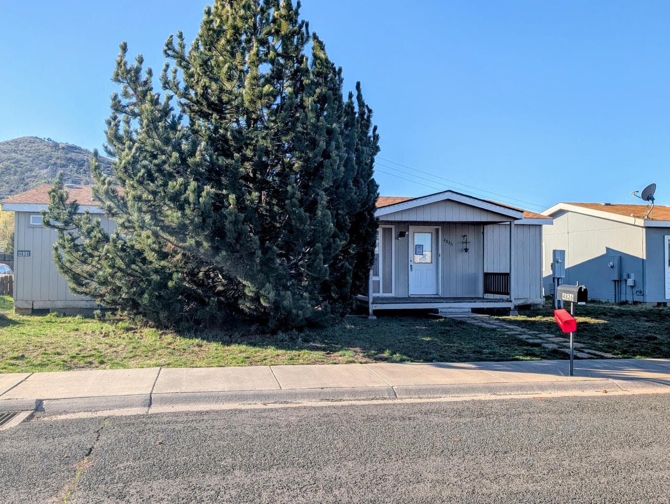 Photo of 4826 Douglas 2 of 32