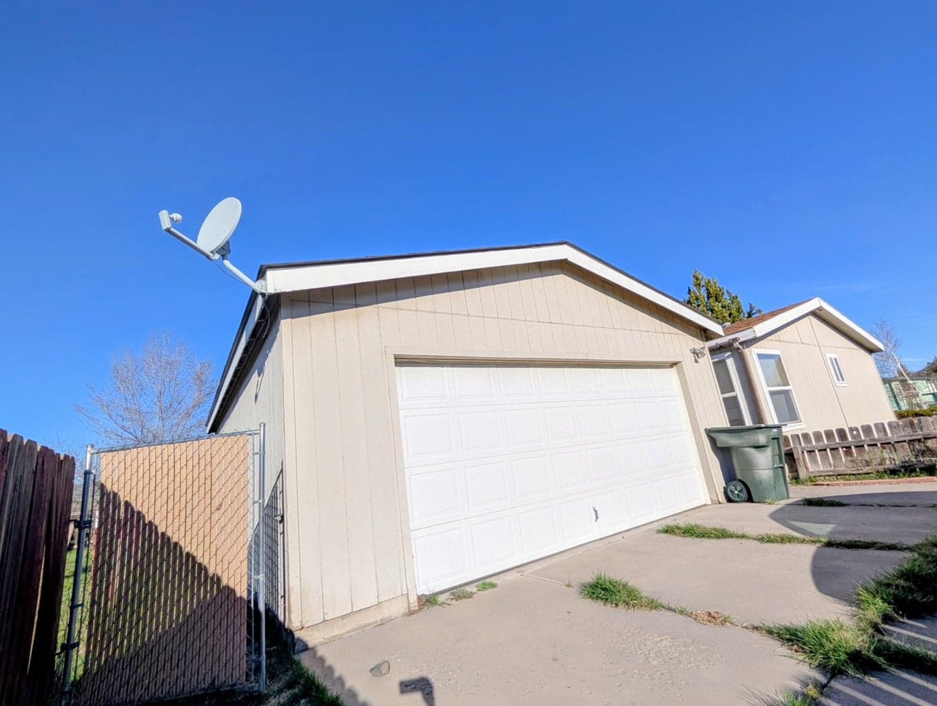 Photo of 4826 Douglas 4 of 32