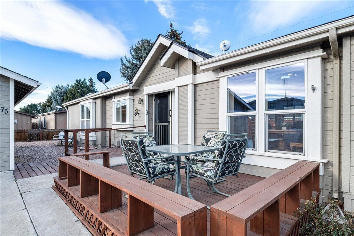 Both front and rear decks to enjoy the beautiful Central Oregon weather!