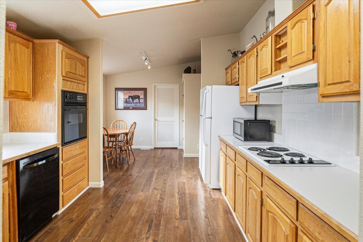 Photo of 1875 NE 6th Street 10 of 33