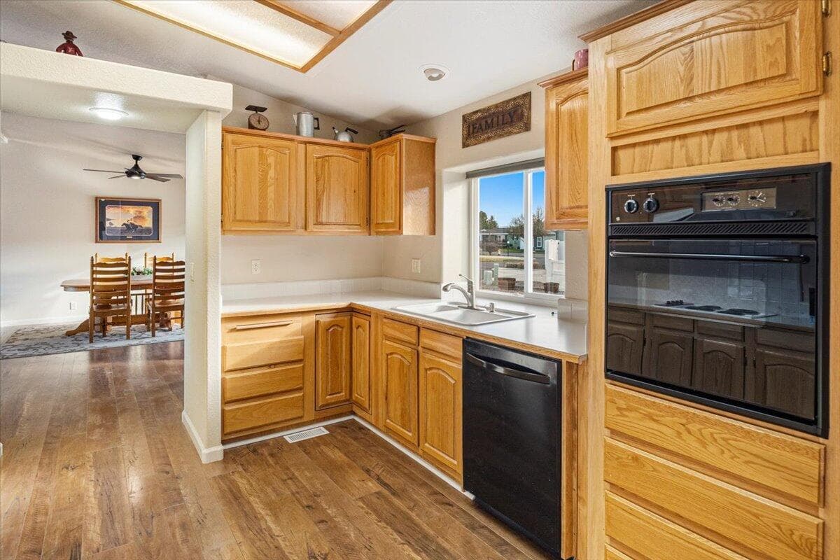 Photo of 1875 NE 6th Street 12 of 33