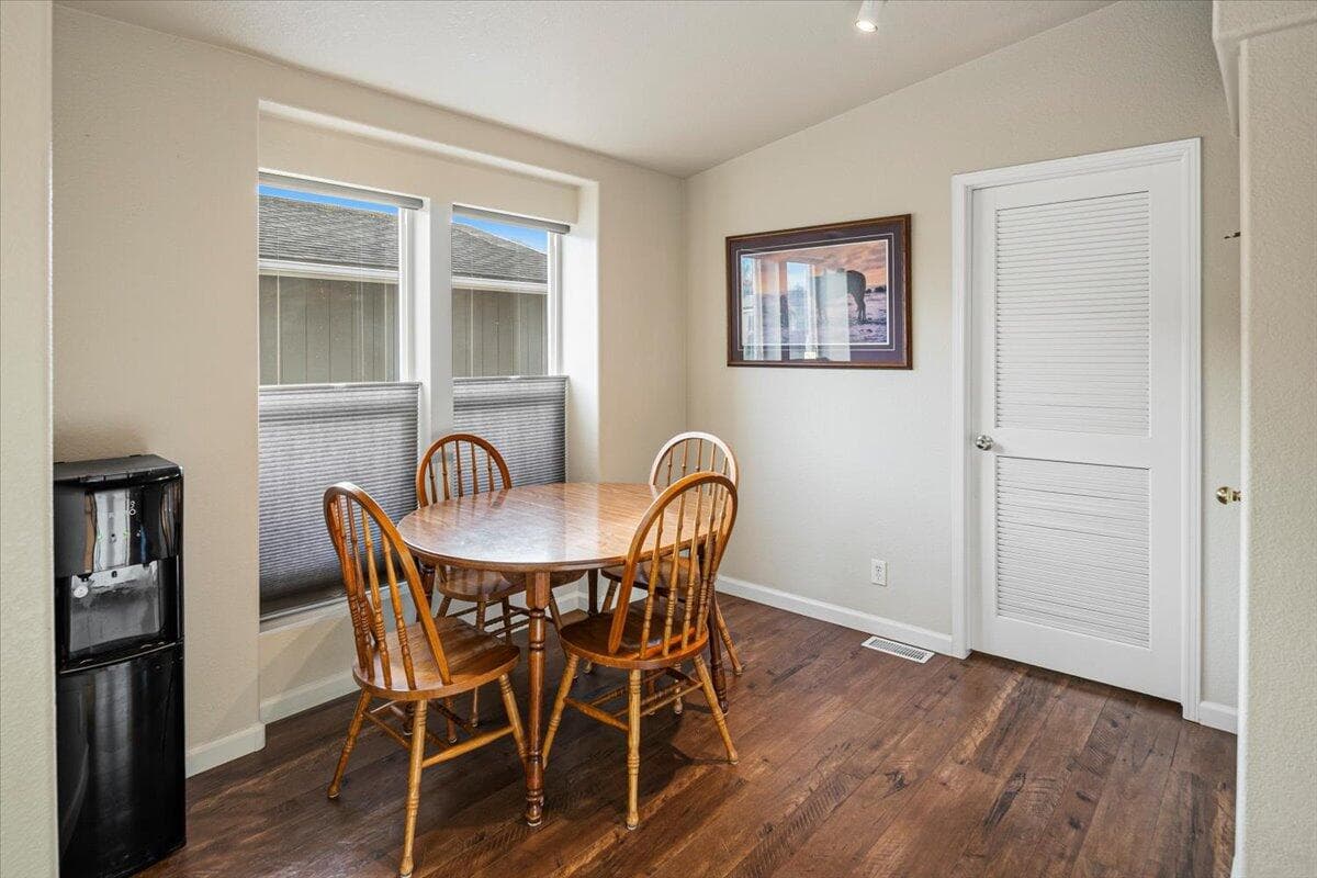 Photo of 1875 NE 6th Street 14 of 33