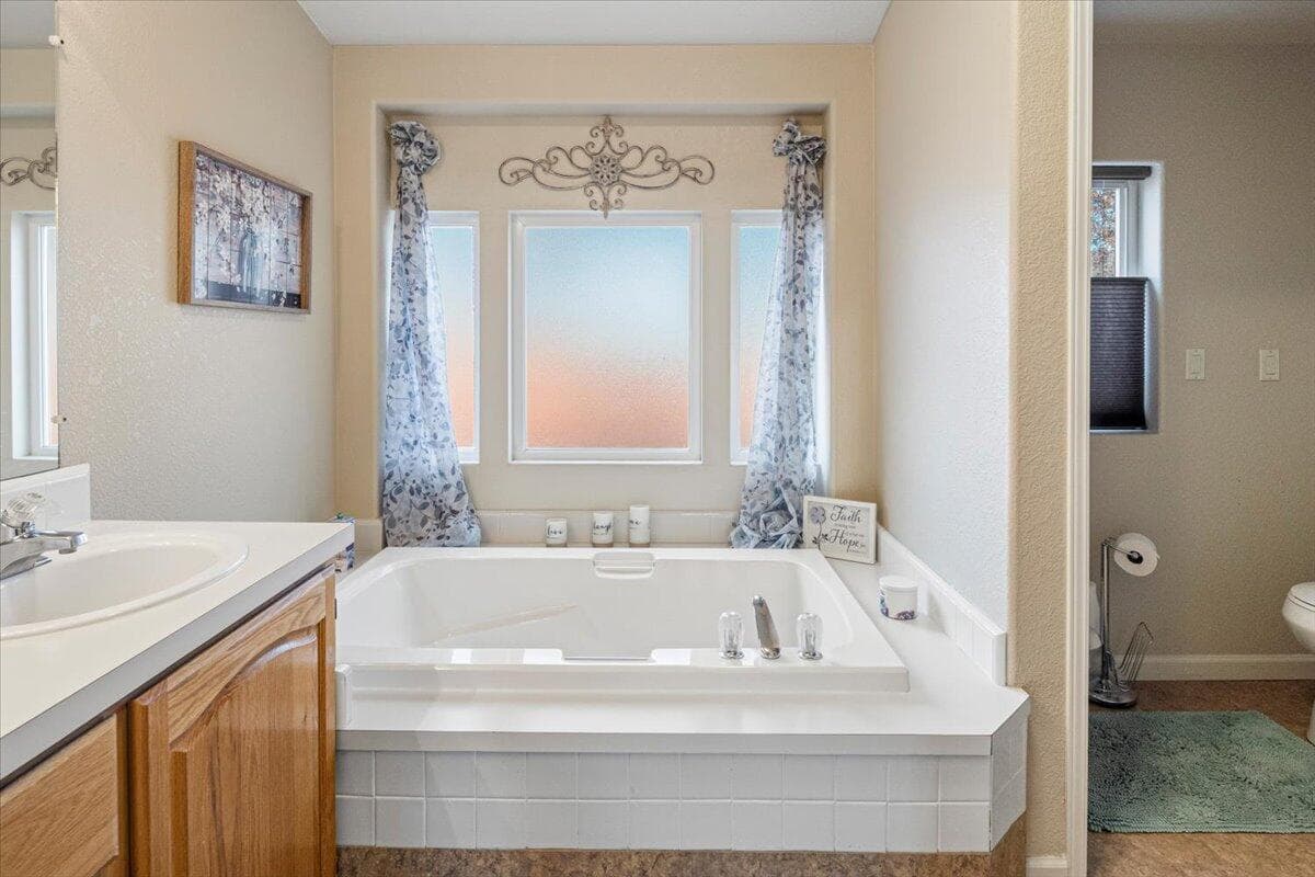 Photo of 1875 NE 6th Street 22 of 33
