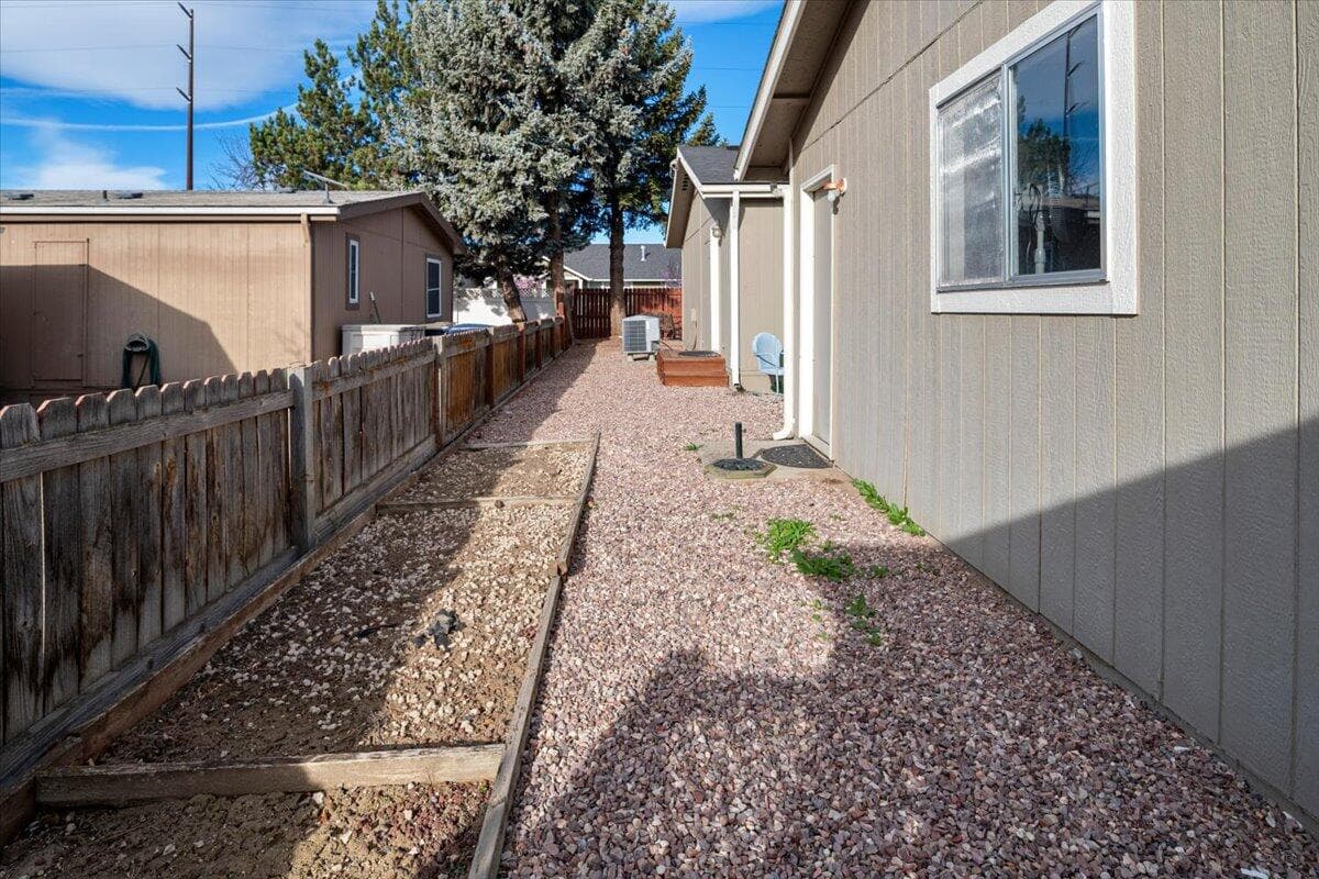Photo of 1875 NE 6th Street 32 of 33