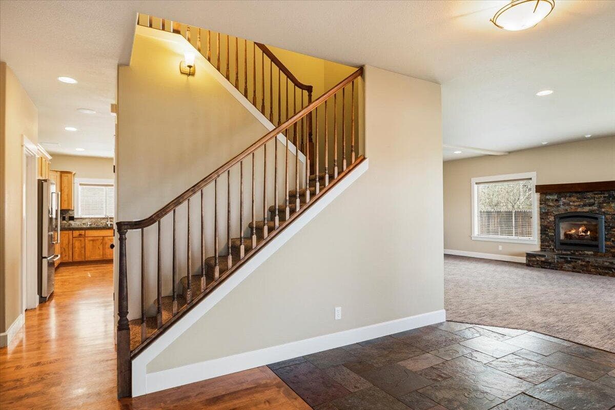 Photo of 4122 SW Salmon Place 29 of 64