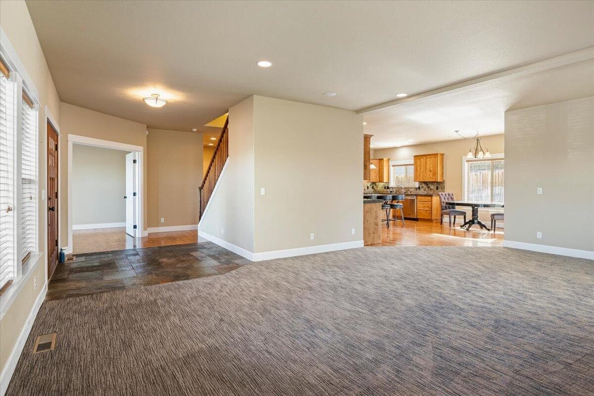 Photo of 4122 SW Salmon Place 7 of 64