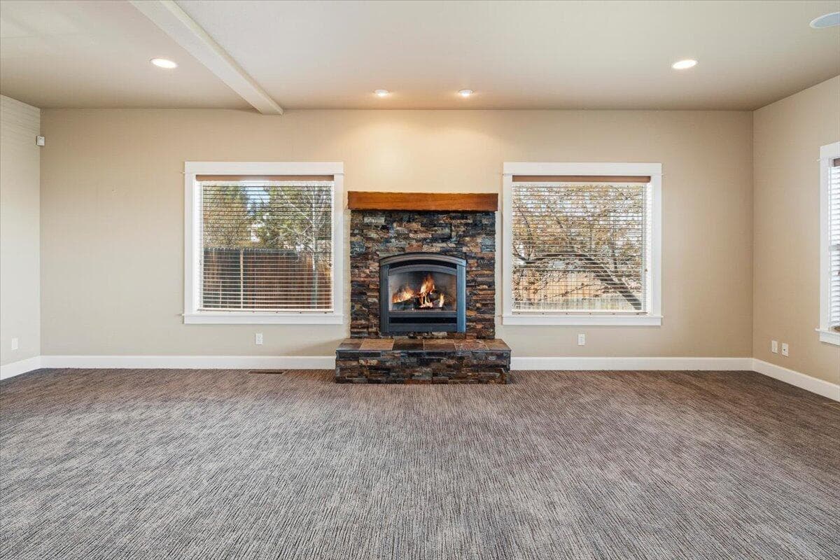 Photo of 4122 SW Salmon Place 8 of 64
