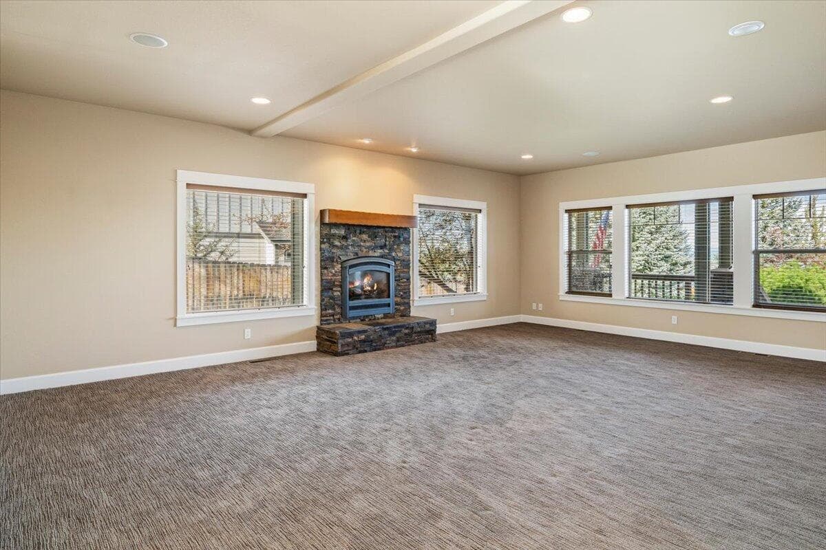 Photo of 4122 SW Salmon Place 9 of 64