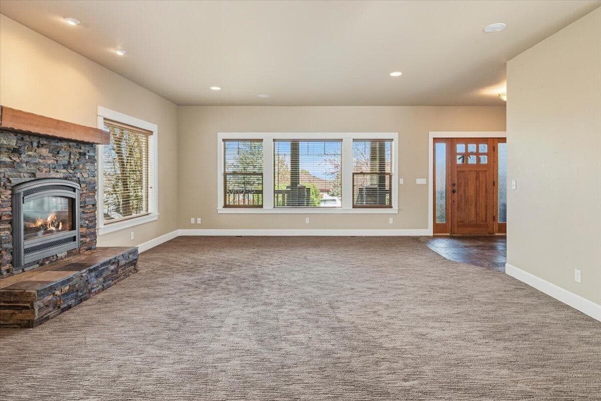 Photo of 4122 SW Salmon Place 11 of 64