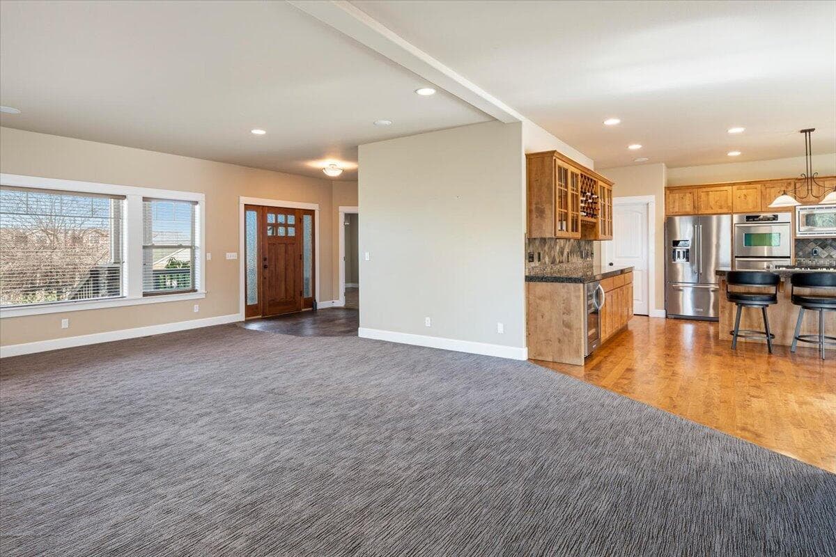 Photo of 4122 SW Salmon Place 12 of 64