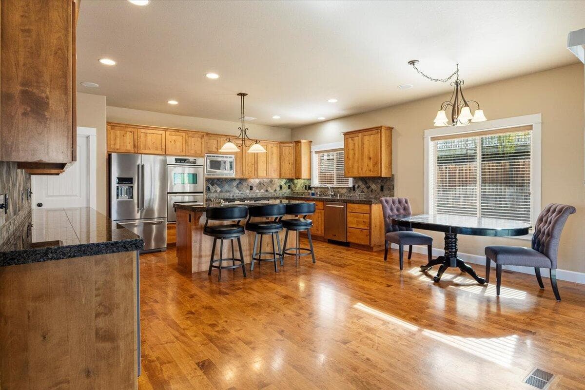 Photo of 4122 SW Salmon Place 13 of 64