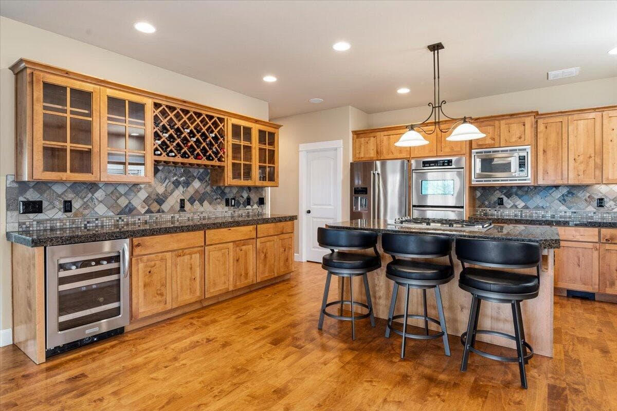 Photo of 4122 SW Salmon Place 14 of 64