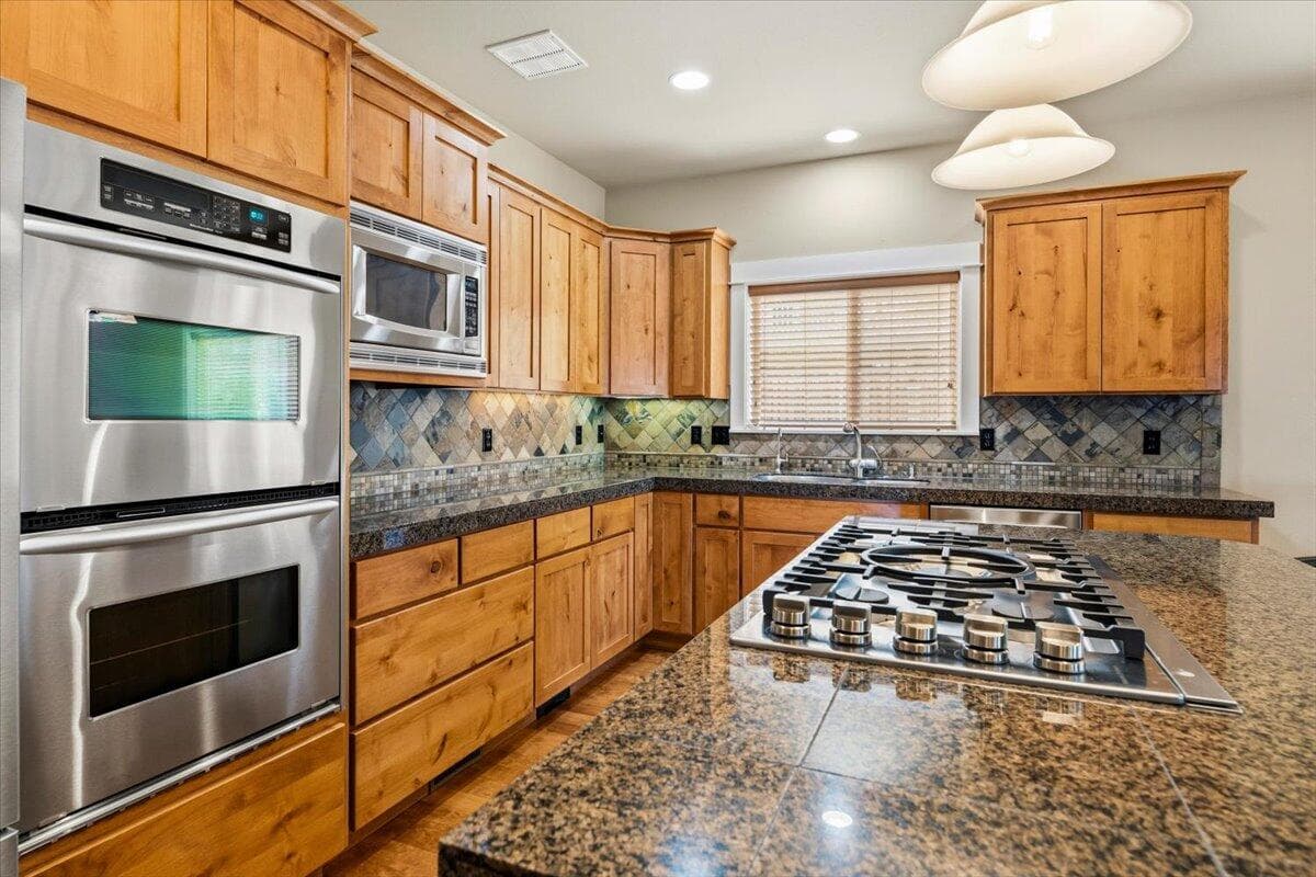 Photo of 4122 SW Salmon Place 16 of 64