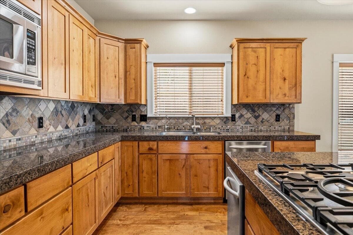 Photo of 4122 SW Salmon Place 17 of 64