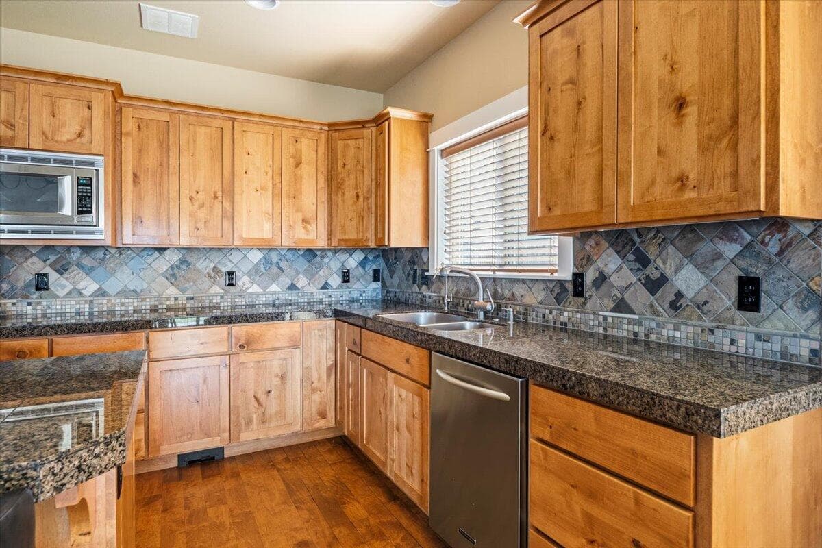 Photo of 4122 SW Salmon Place 19 of 64