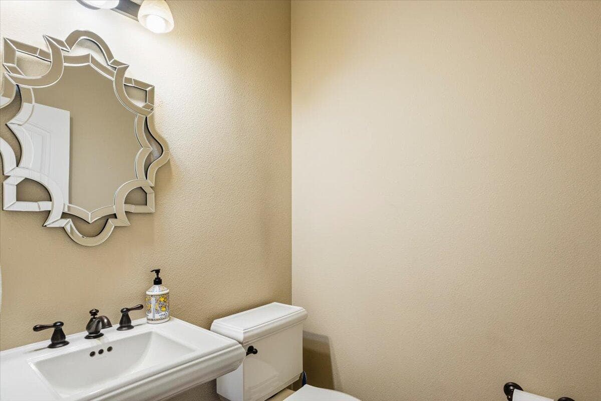 Photo of 4122 SW Salmon Place 25 of 64