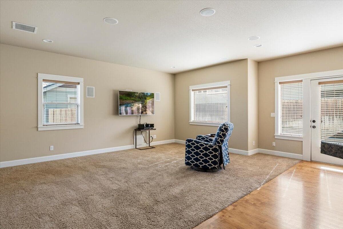 Photo of 4122 SW Salmon Place 26 of 64