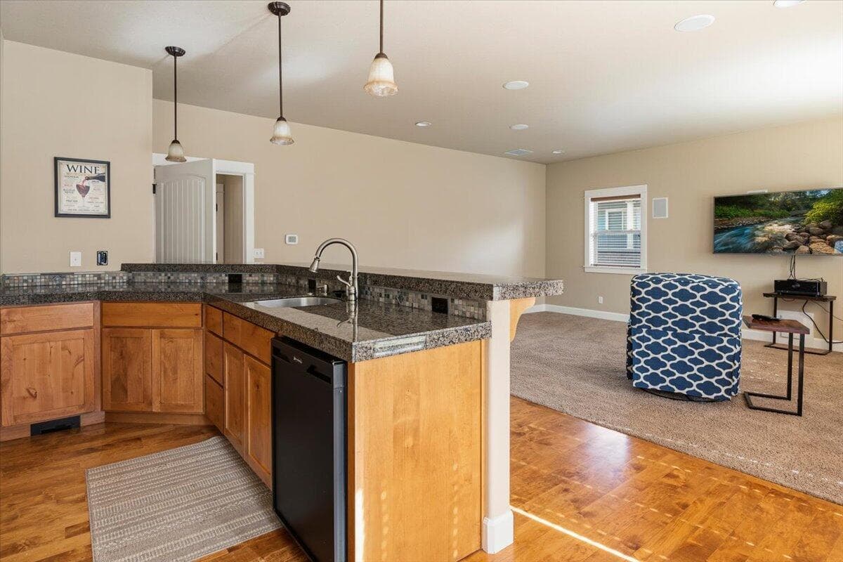 Bar with sink & refrigerator