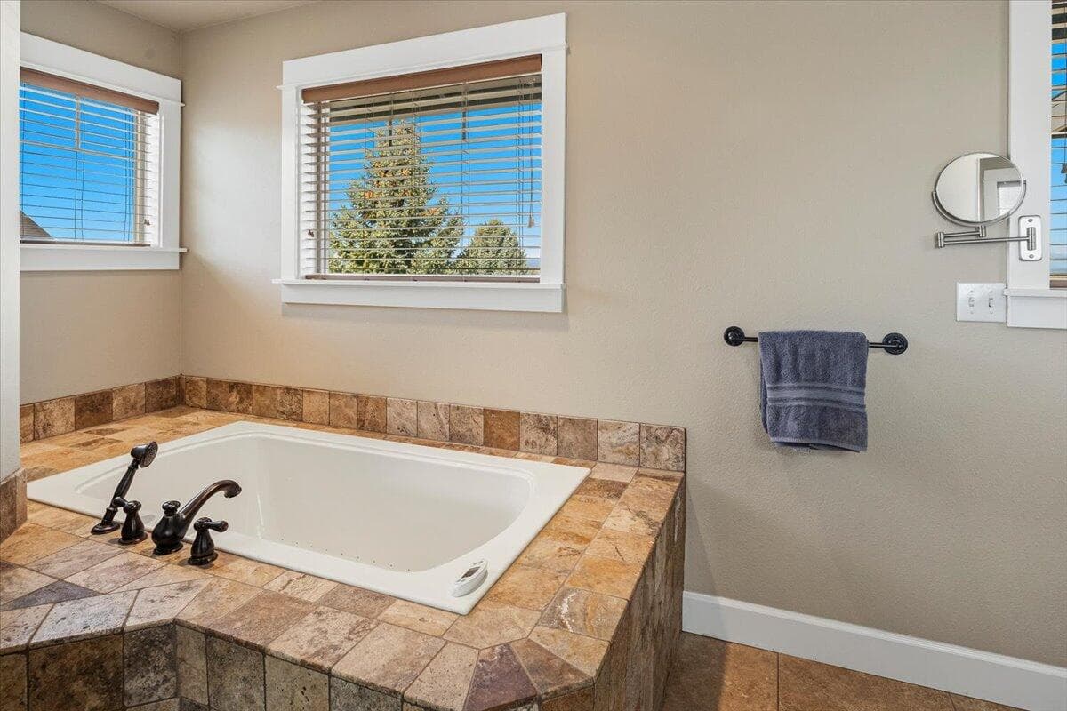Soaker tub