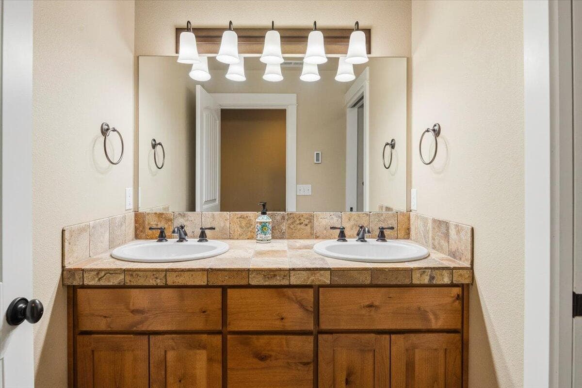 Photo of 4122 SW Salmon Place 47 of 64