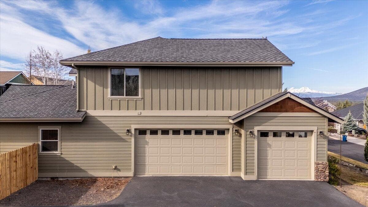 Oversized 3-car garage
