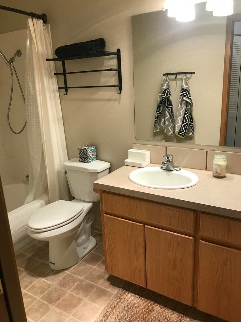 Suite 2 Full Bathroom