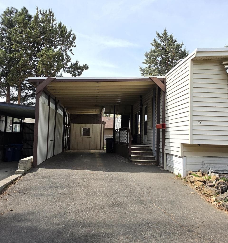 Tandem carport
