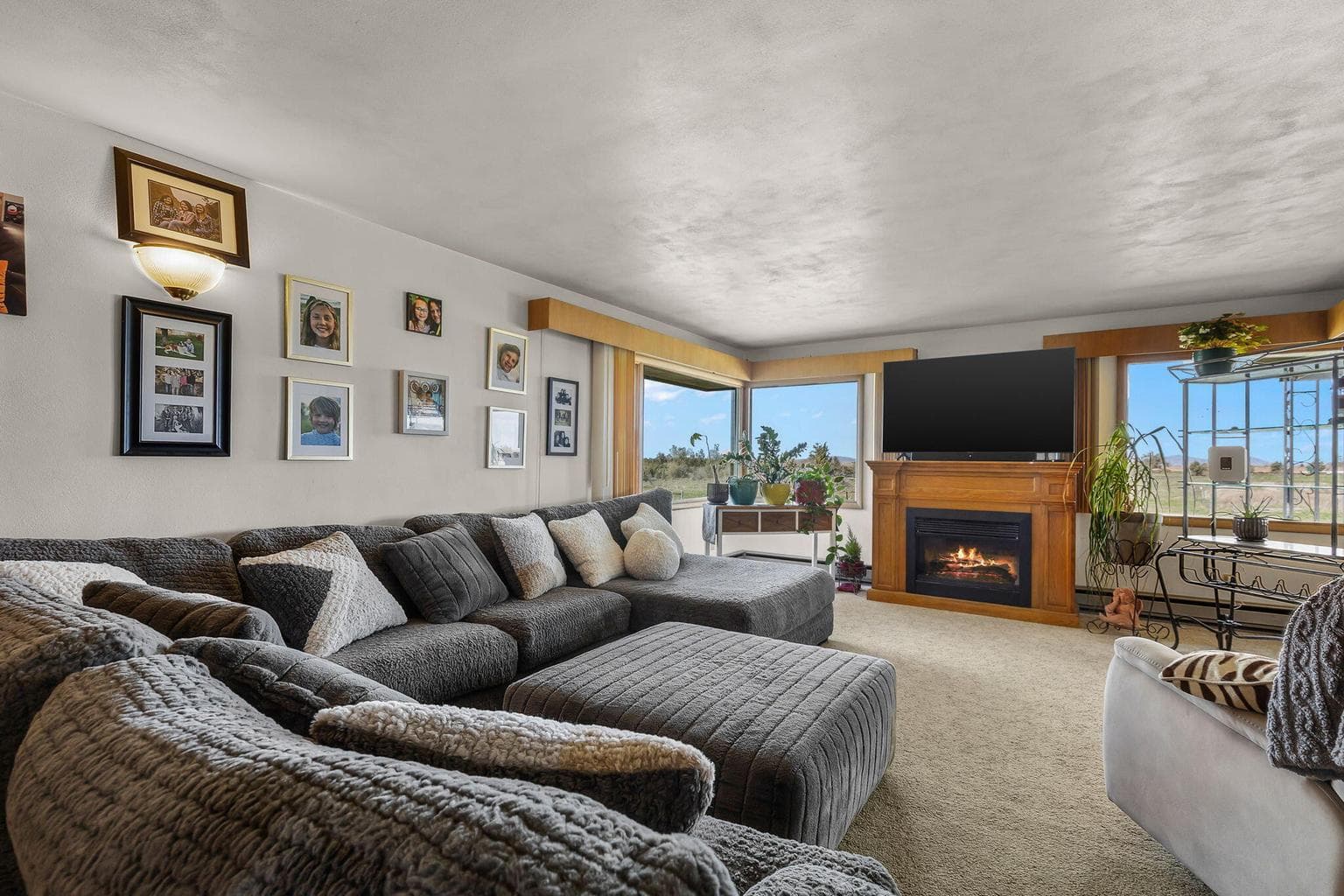 Photo of 2250 NW Elm Lane 9 of 43