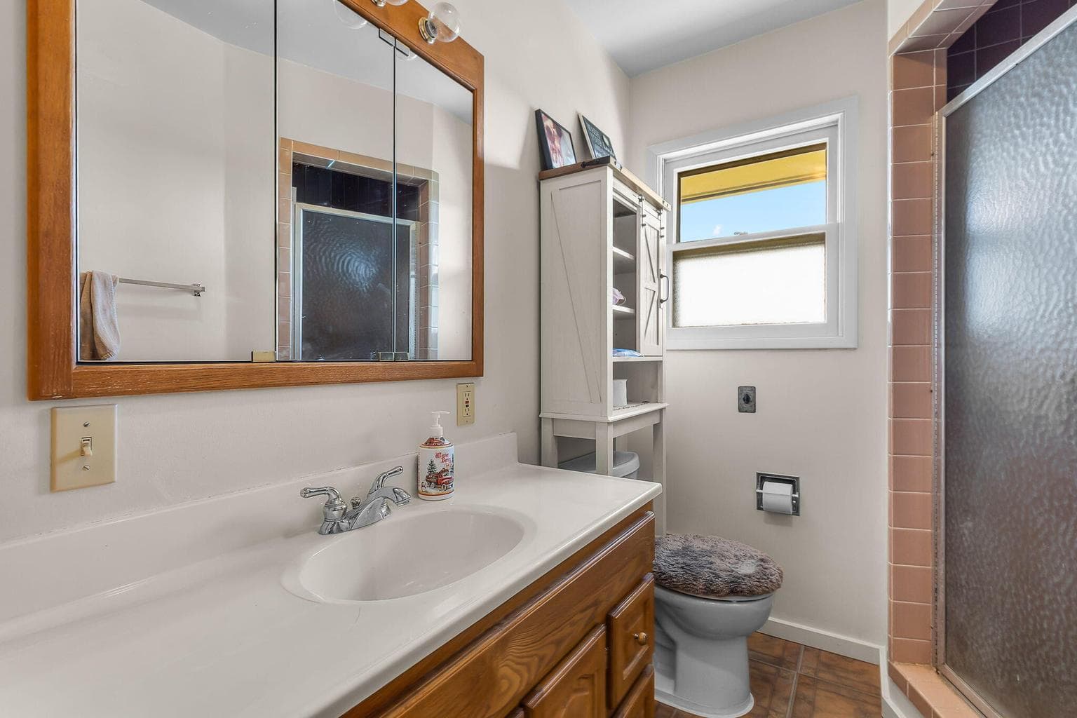 Photo of 2250 NW Elm Lane 12 of 43
