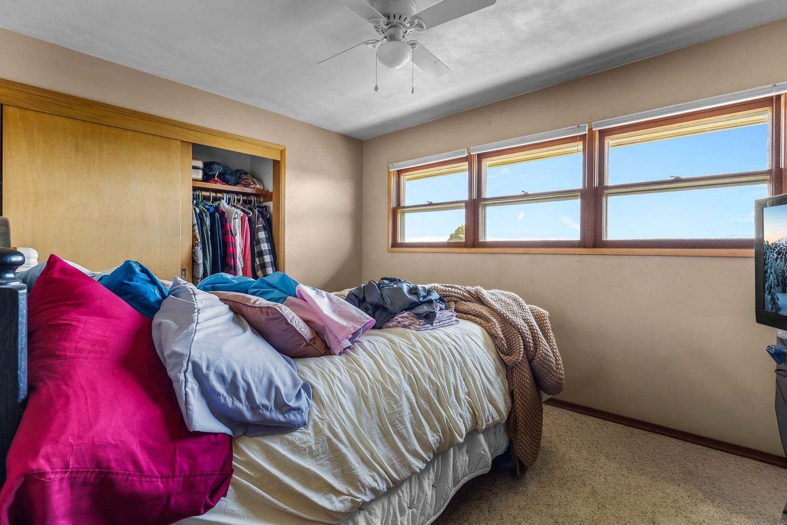 Photo of 2250 NW Elm Lane 13 of 43