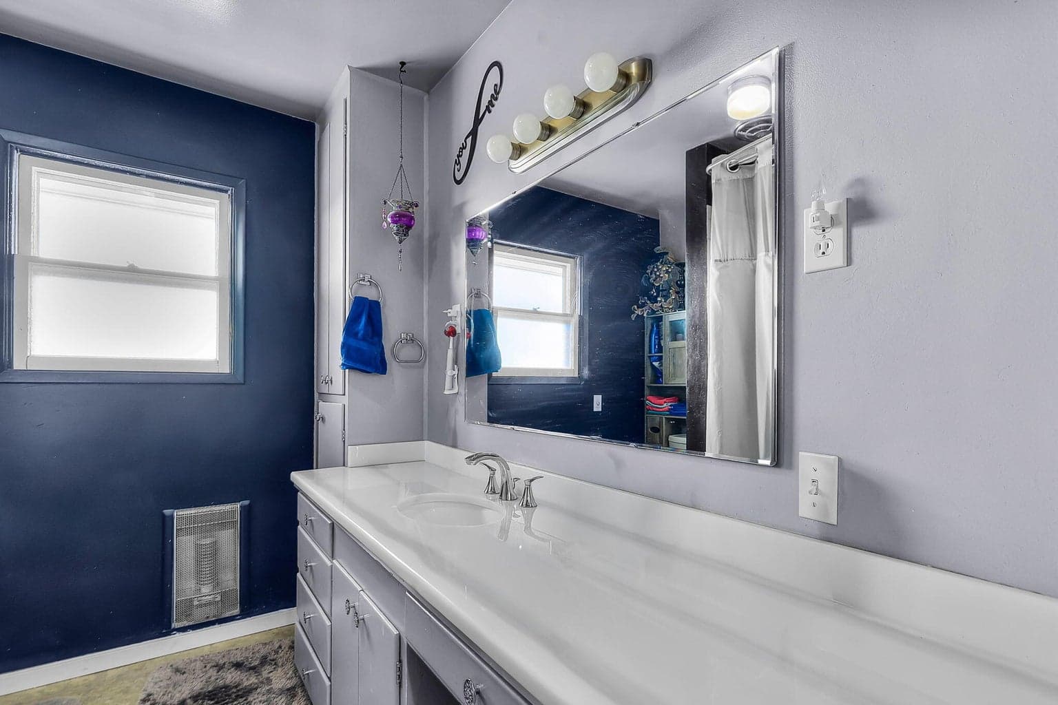 Photo of 2250 NW Elm Lane 14 of 43