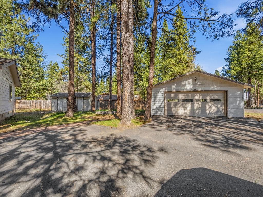 Photo of 15531 Green Wing 2 of 27