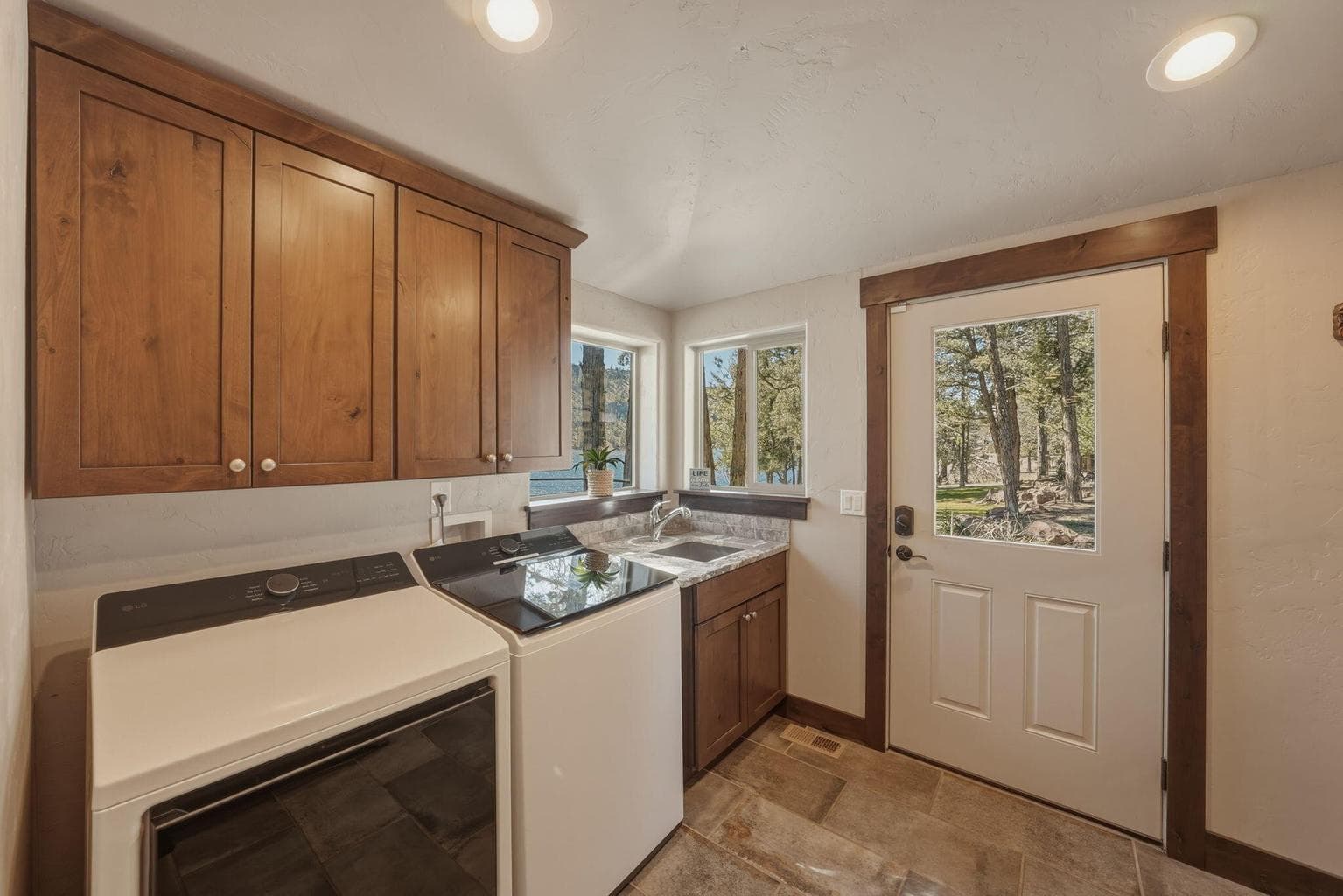 Photo of 10550 N Ochoco Highway 32 of 108