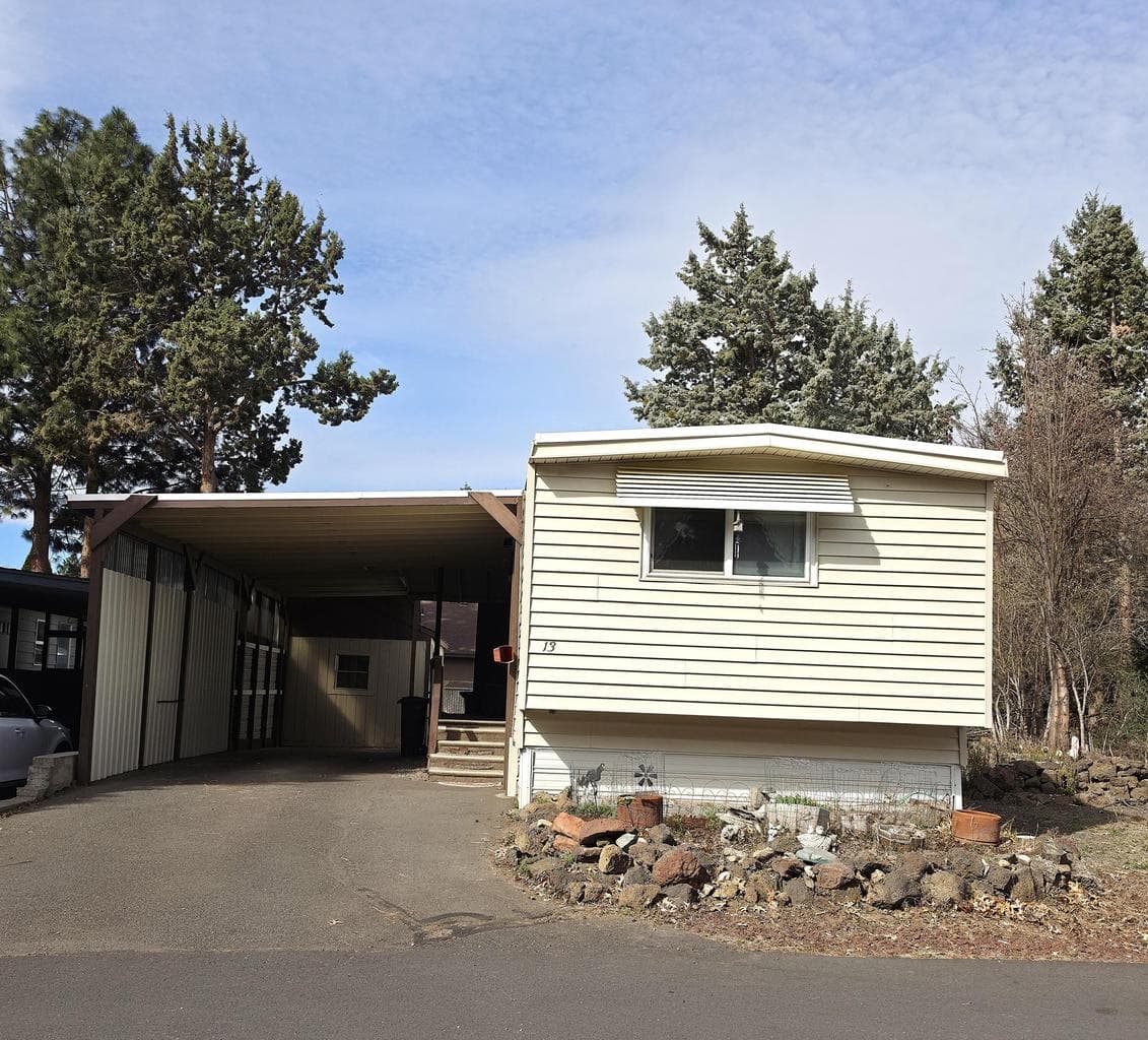 Home located on the edge of the park