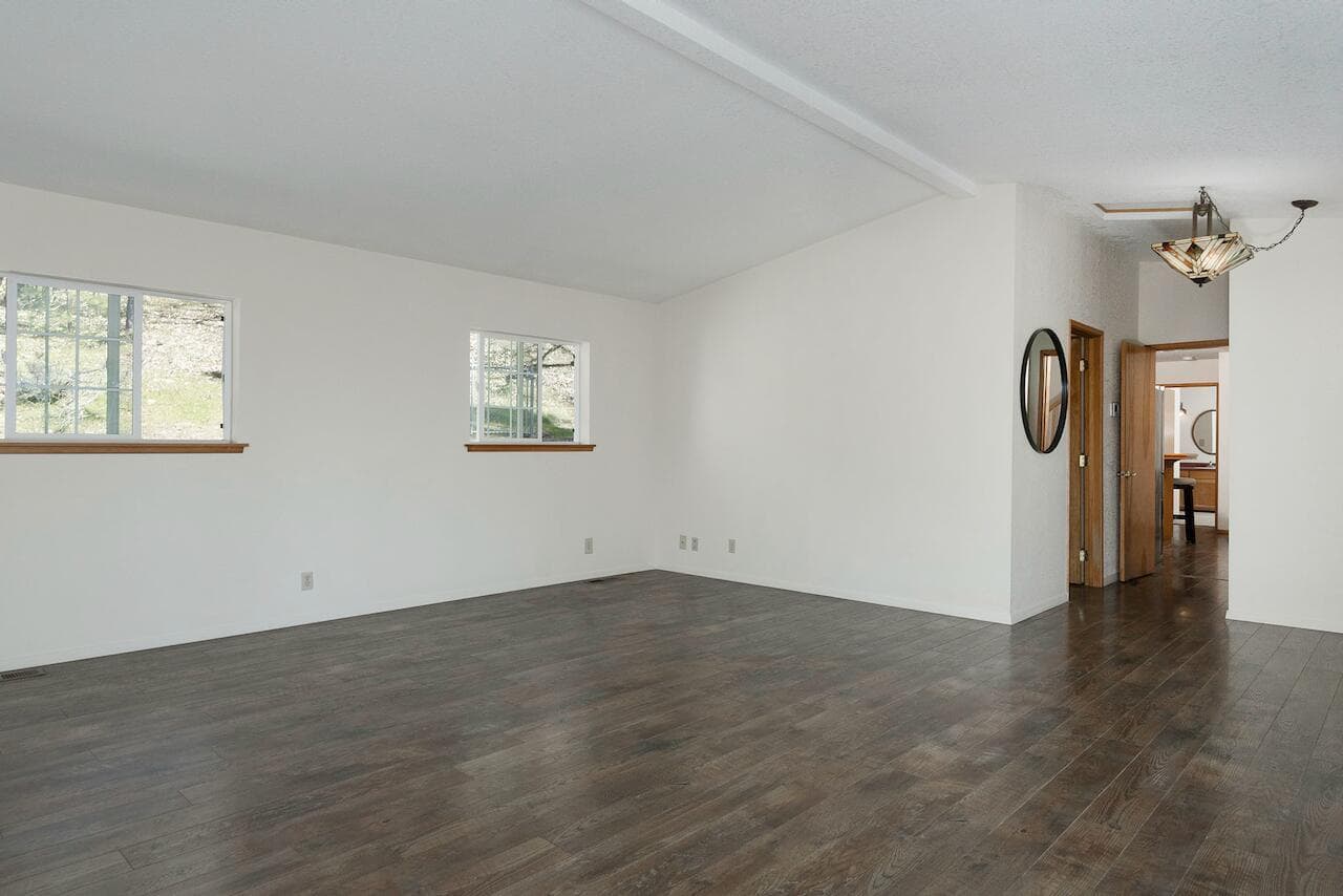 Photo of 300 Colonial 5 of 77