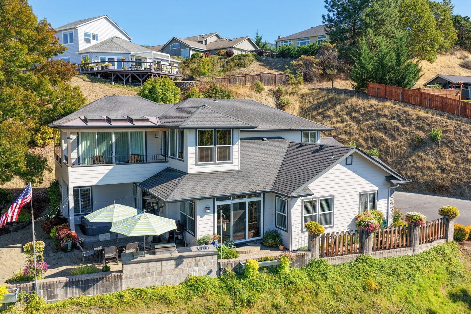 Photo of 2315 Robertson Crest 4 of 80