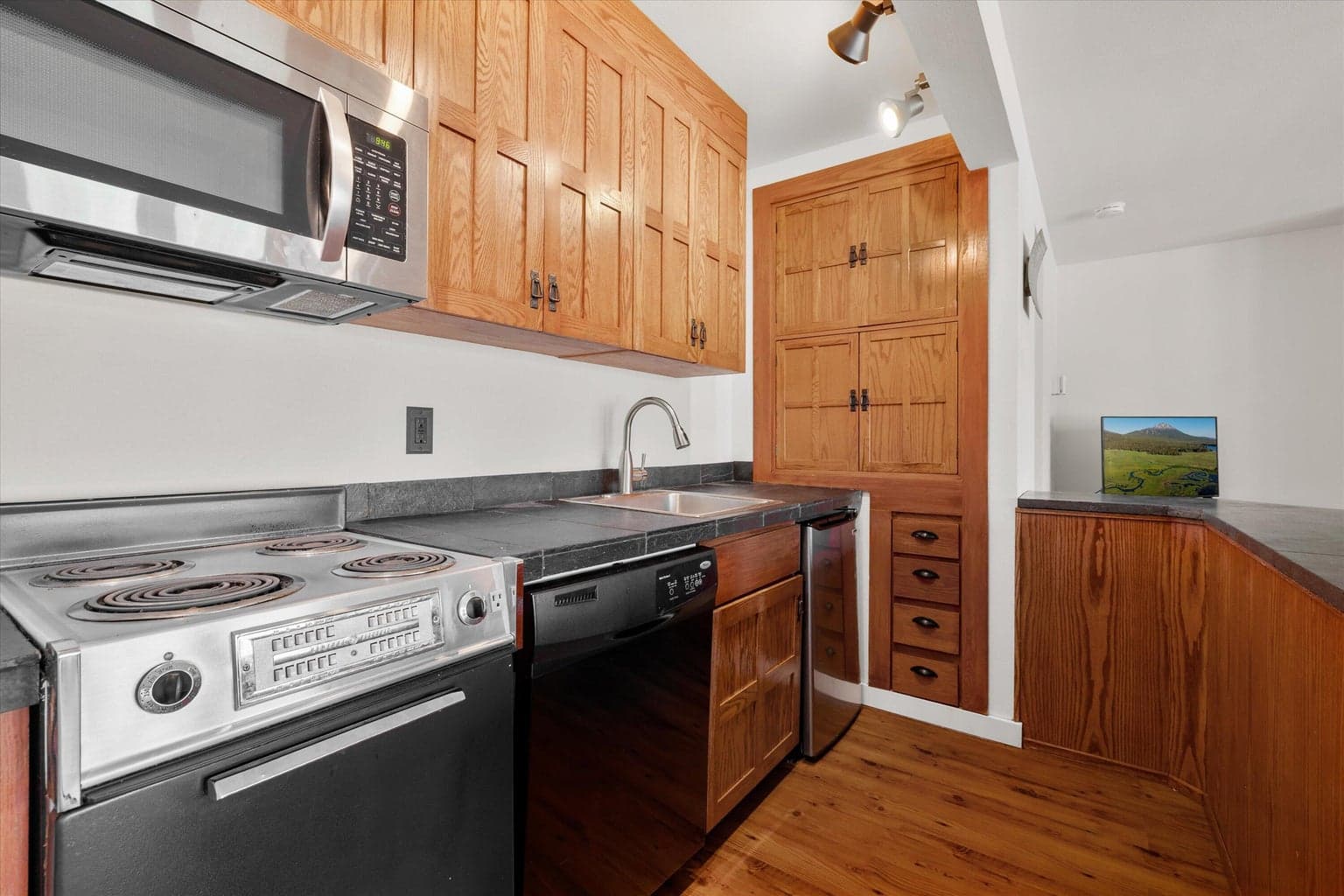 Photo of 18575 SW Century Drive 14 of 38