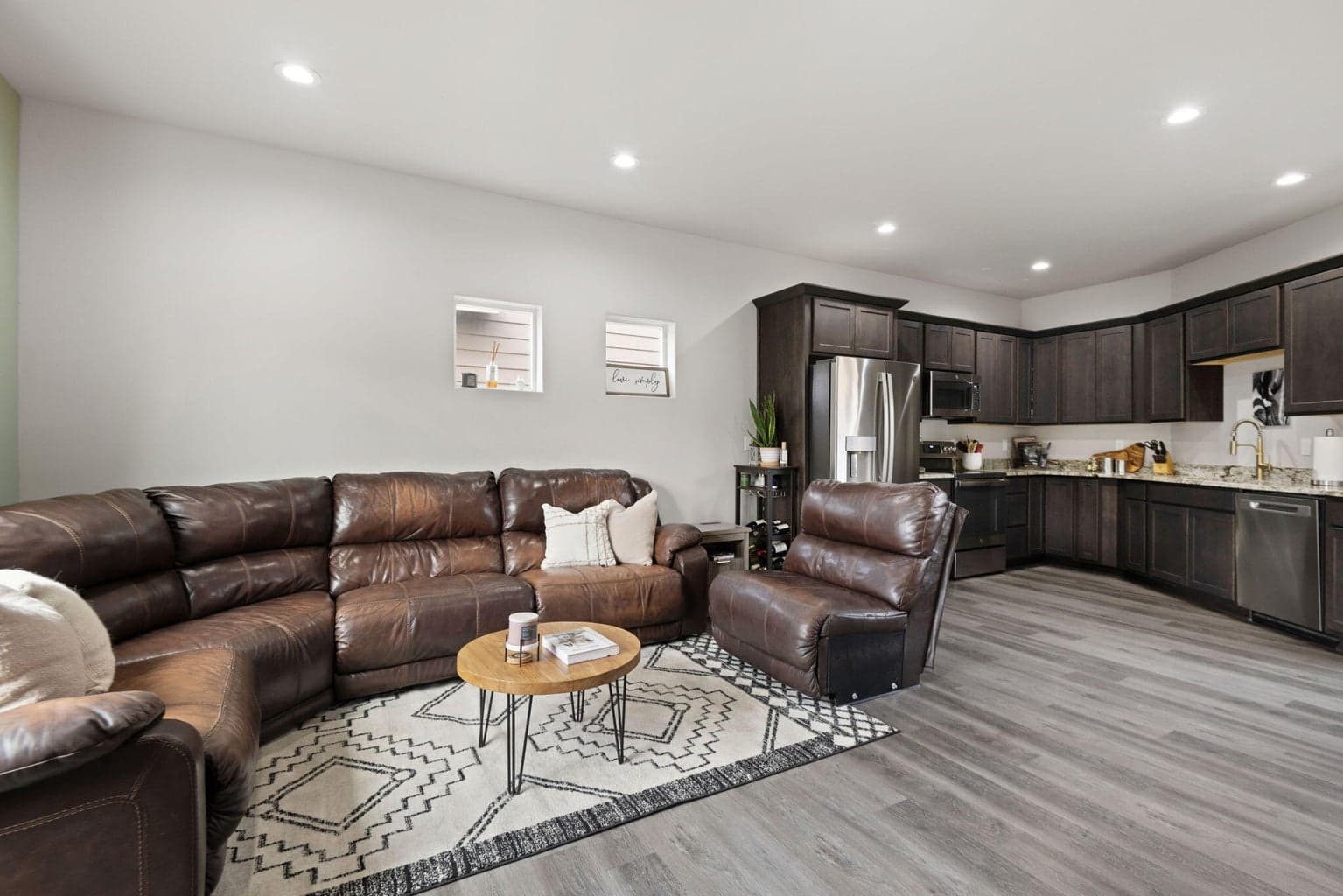 Photo of 883 6th 4 of 26