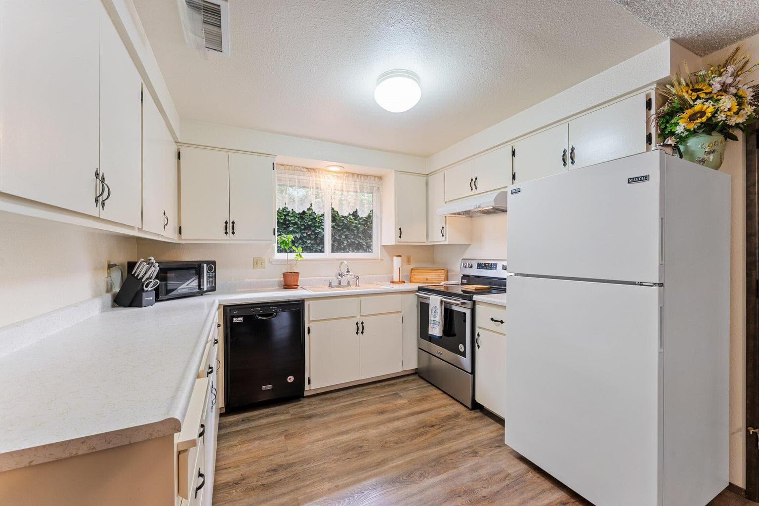 Photo of 714 Brookside 5 of 22