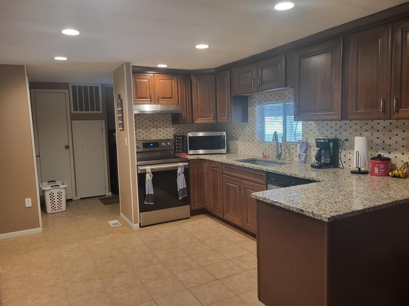 Photo of 6226 Evans Creek 3 of 24